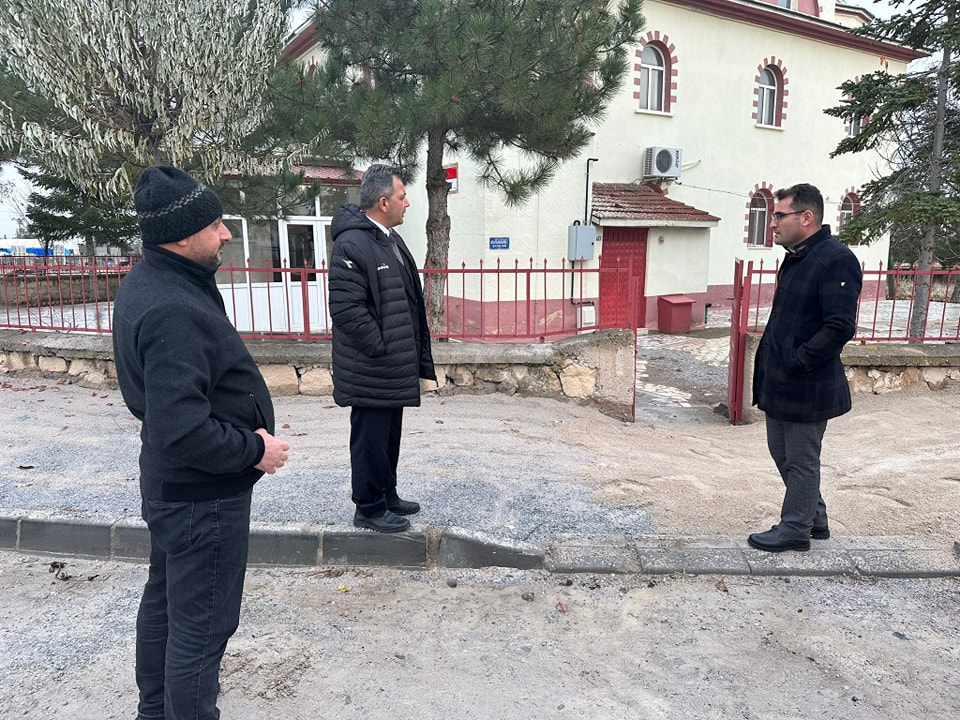 Belediye Başkanı Serkan Koyuncu, Aziziye Mahallesi'nde Kaldırım Döşeme Çalışmalarını İnceledi.