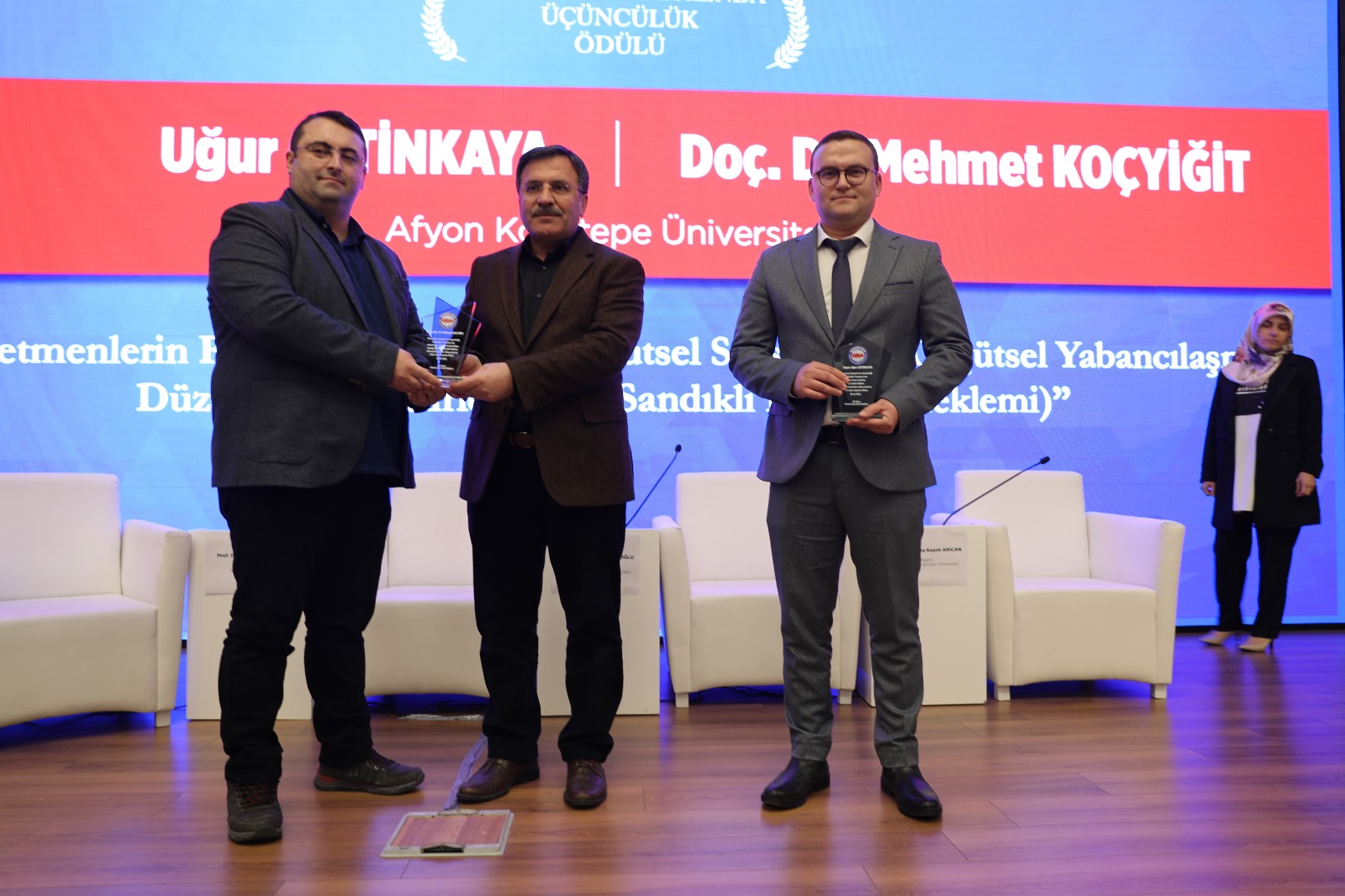 Memur-Sen Akademi, Afyon Kocatepe Üniversitesi Öğrencisine Tez Ödülü Verdi