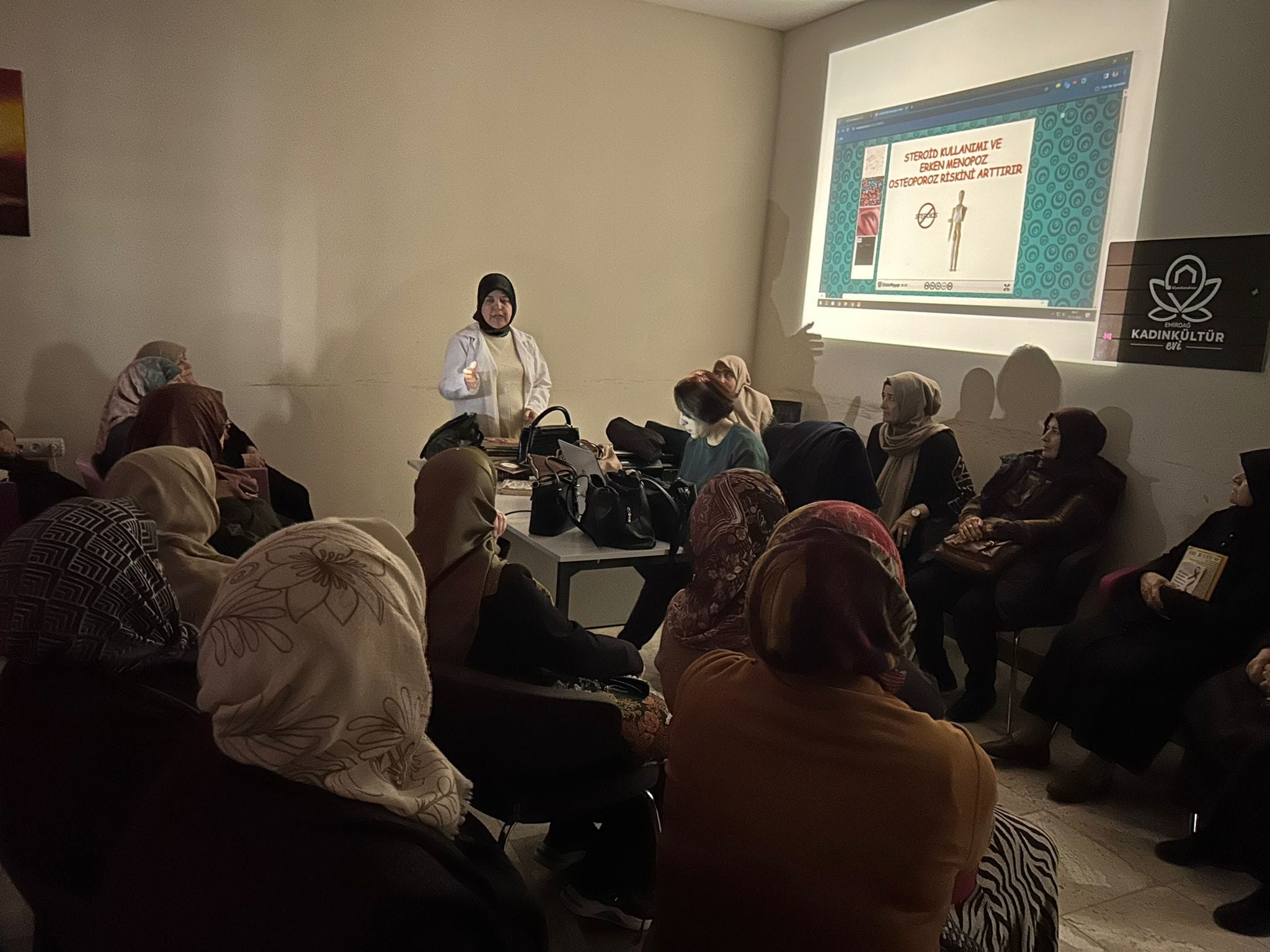 Emirdağ Kadın Kültür Evi'nden Kadınlara Osteoporoz Semineri