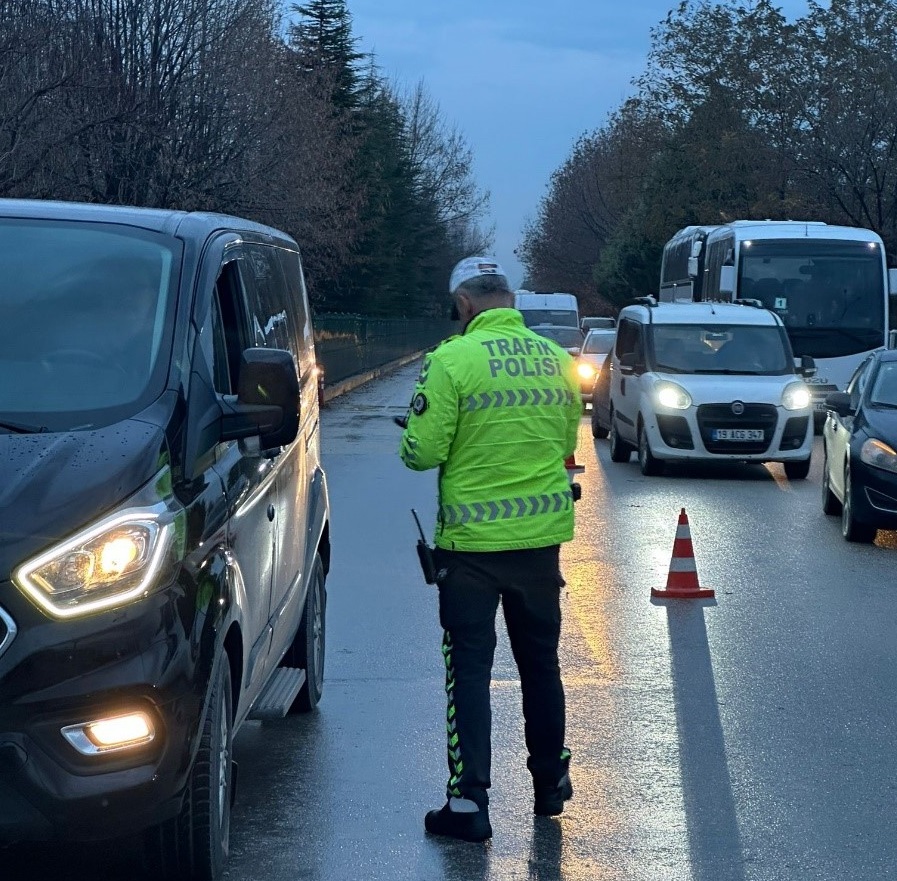 İlimizde yapılan trafik denetimlerinde 8119 araç sorgulandı, 114 araç trafikten men edildi