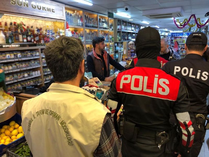 Şişli’de polis denetimleri: Yılbaşına yönelik kaçak alkol kontrolleri