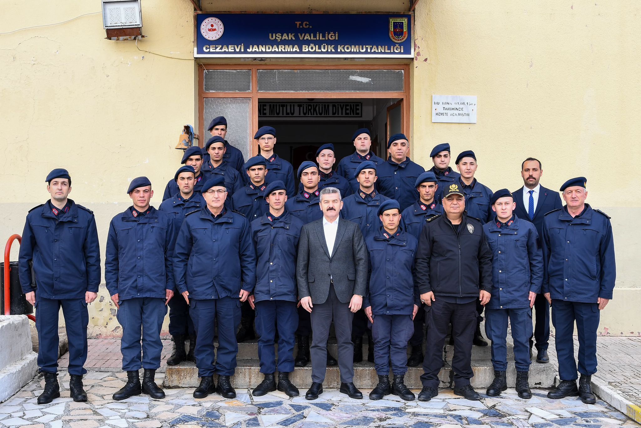 Vali Ergün, Uşak'ta Yılbaşı Ziyaretleri Gerçekleştirdi