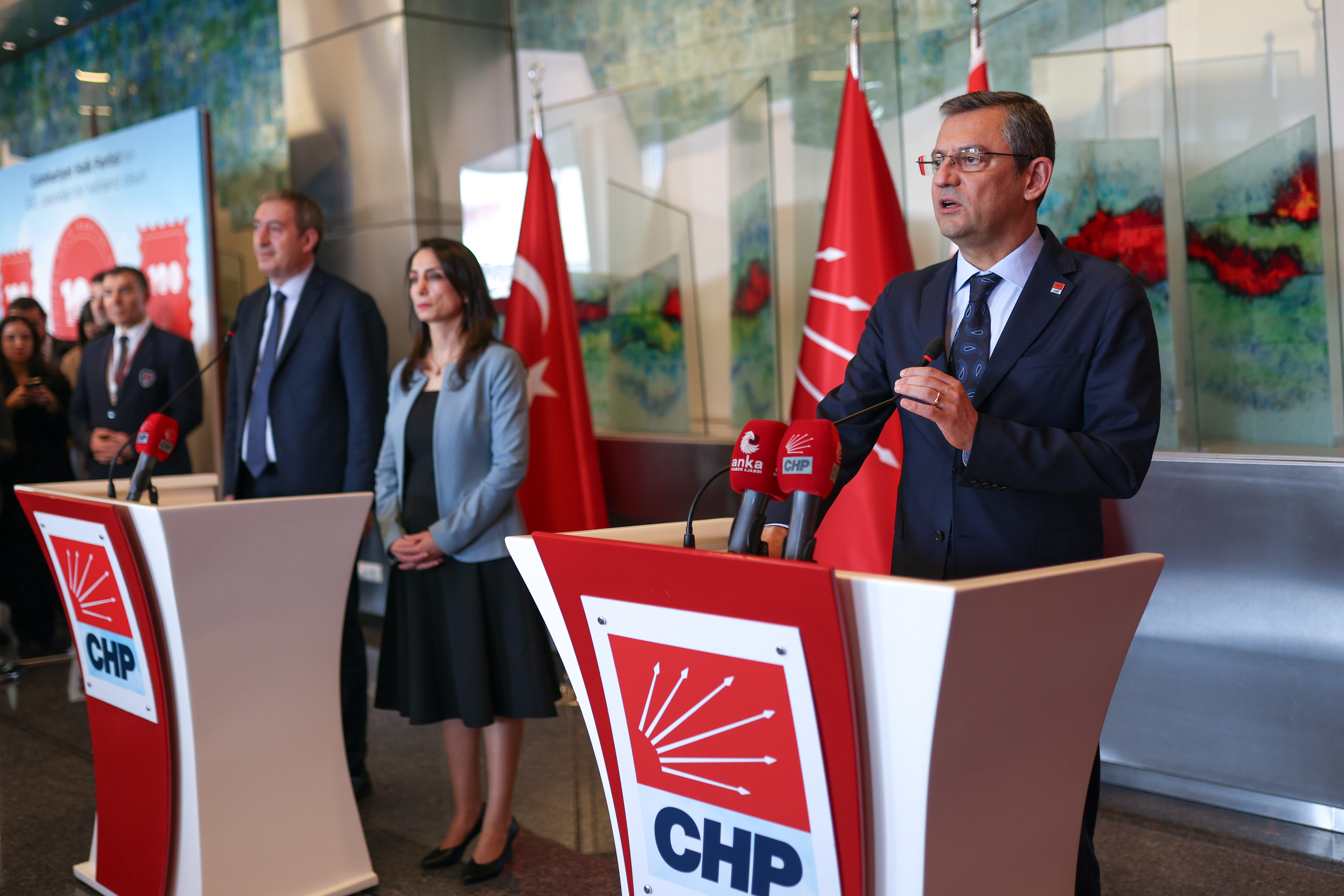 CHP Genel Başkanı Özgür Özel, DEM Parti Eş Genel Başkanlarıyla Ülkenin Sorunlarını Ele Aldı