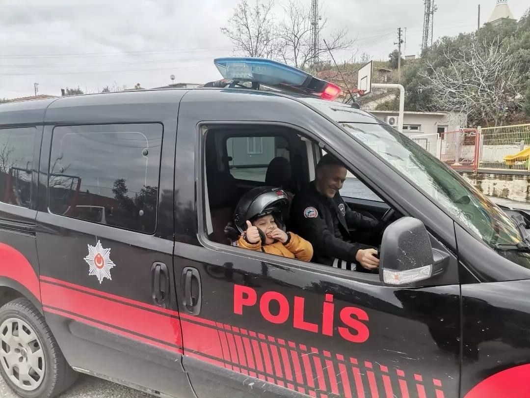 Gemlik'te Özel Eğitim Öğrencisi Melih'in Hayali Gerçekleşti, Yunus Timleri Okula Sürpriz Ziyaret Yaptı