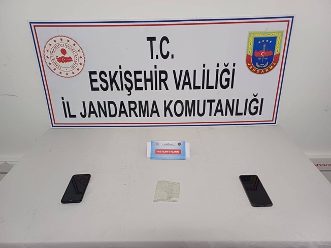 Eskişehir Jandarma, Uyuşturucuyla Mücadele Operasyonlarında Şüphelilere Müdahale Etti