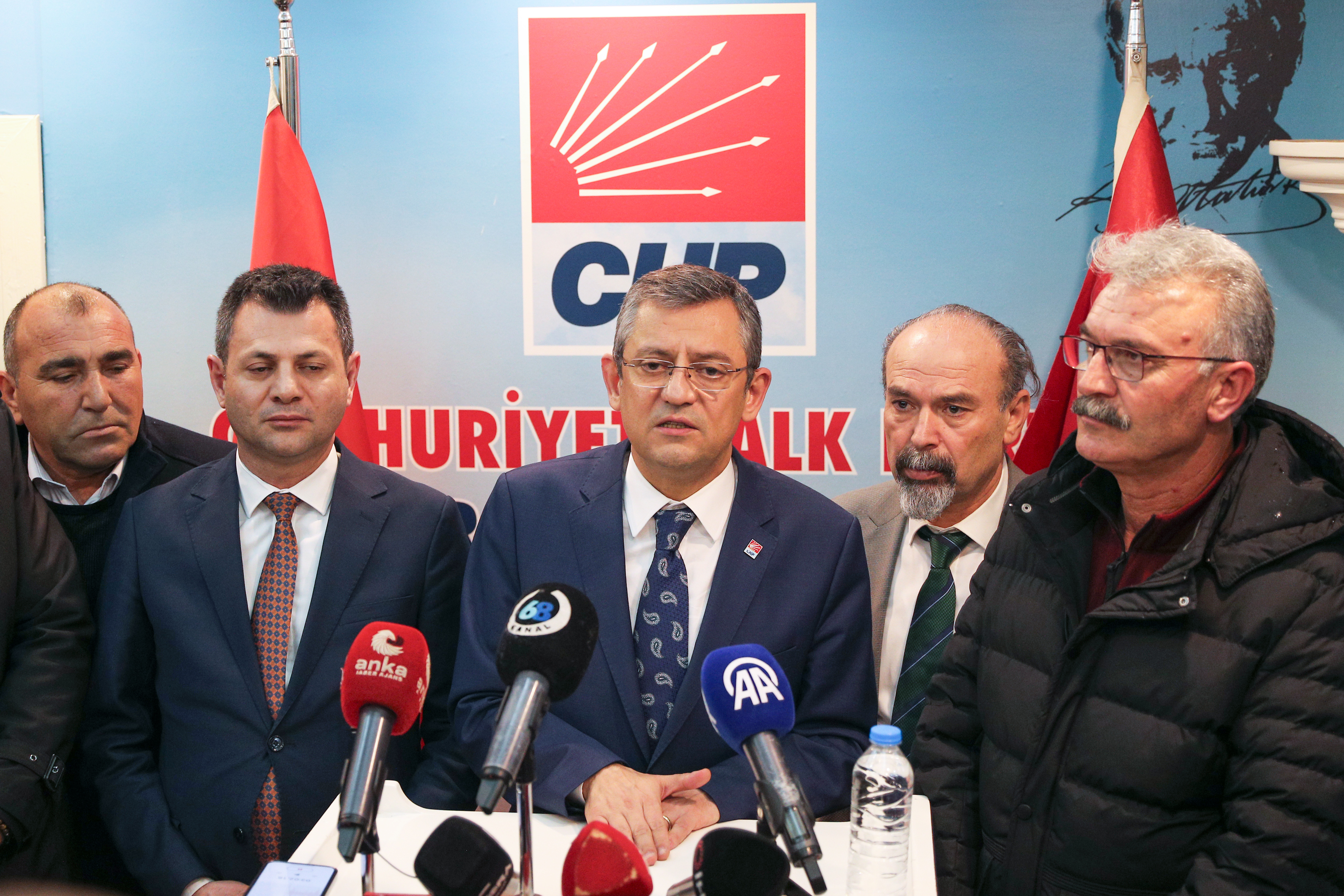 CHP Genel Başkanı Özgür Özel, Şehit Piyade Üsteğmen Gökhan Delen'in Ailesine Taziye Ziyareti Yaptı