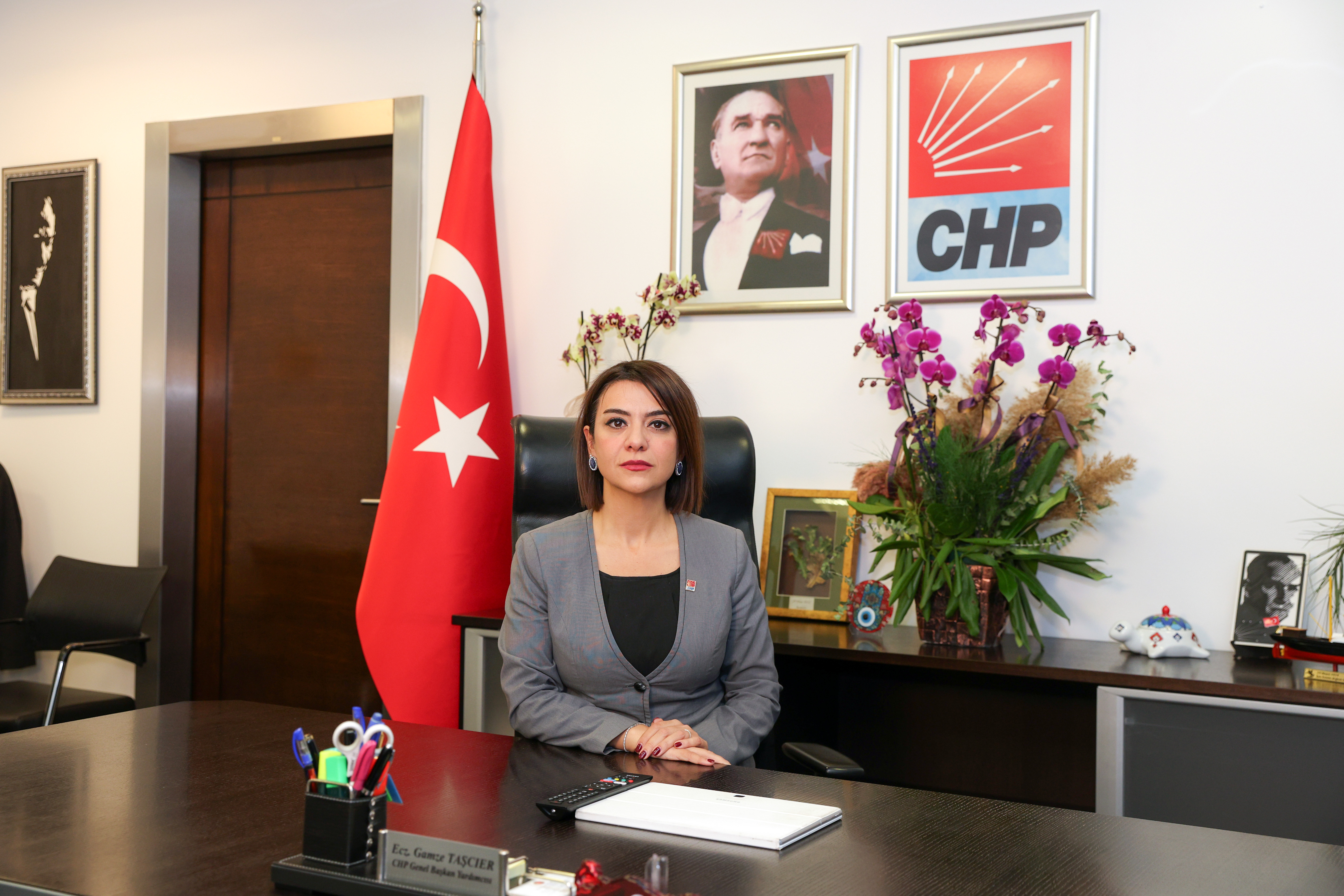 CHP Genel Başkan Yardımcısı Gamze Taşcıer, AKP'nin emeklileri Devlet'in sırtına yük olarak görmesini eleştirdi. Taşcıer, Cumhurbaşkanı Erdoğan'ın emekli aylıklarına yapılacak artış ve taban aylık konusundaki açıklamalarını alaycı buldu.