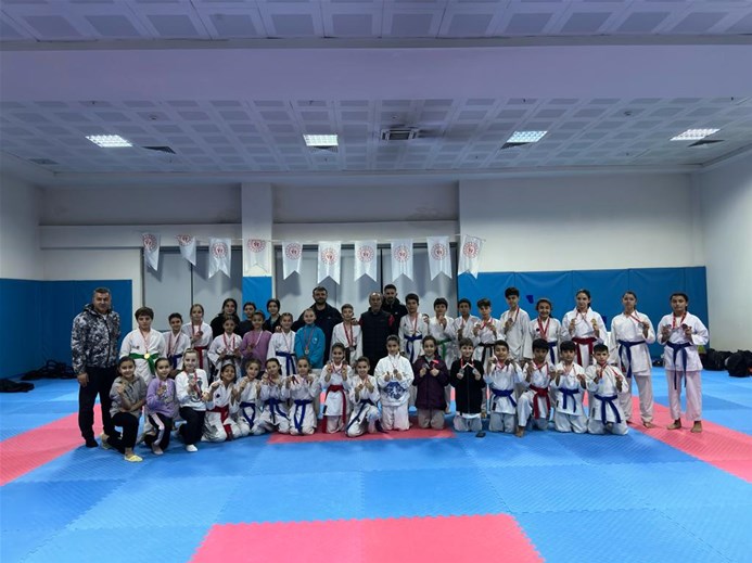 Afyonkarahisar'da düzenlenen Karate Yıldızlar İl Şampiyonası'nda dereceye giren sporcular Türkiye Şampiyonası'na katılmaya hak kazandı.