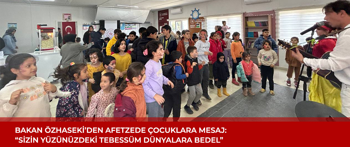 Çevre Bakanı Özhaseki, Afetzede Çocukları Sevindiriyor