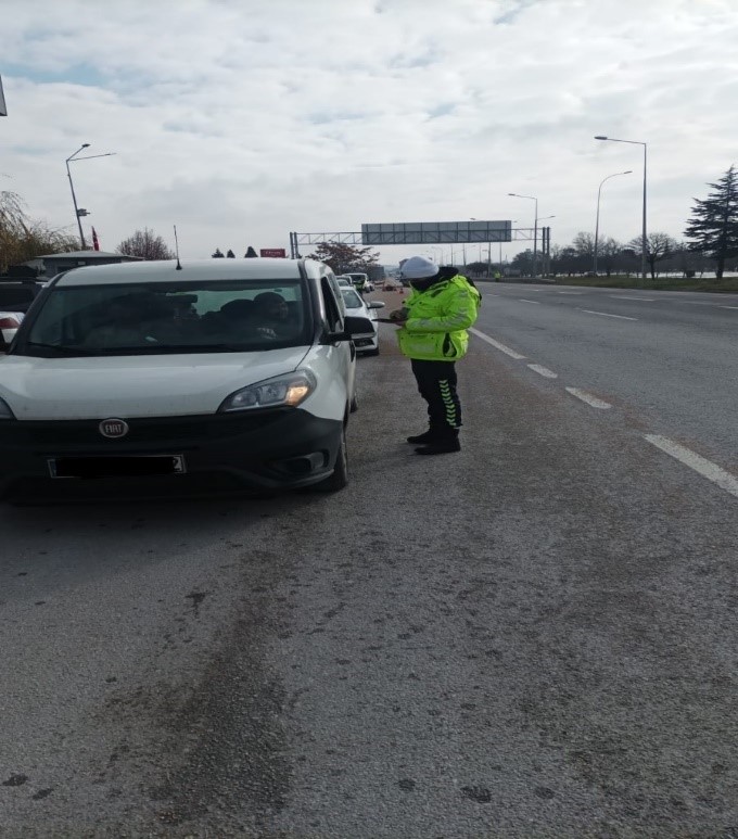 İlimizde yapılan trafik denetimlerinde binlerce araç kontrol edildi ve yüzlerce ceza uygulandı