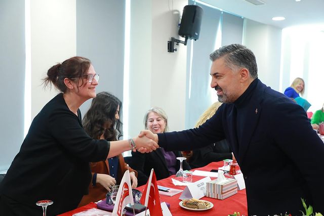 RTÜK ve medya temsilcileri İstanbul'da kadın temsili ve şiddetin işlenmesi konusunda önemli bir toplantı gerçekleştirdi.