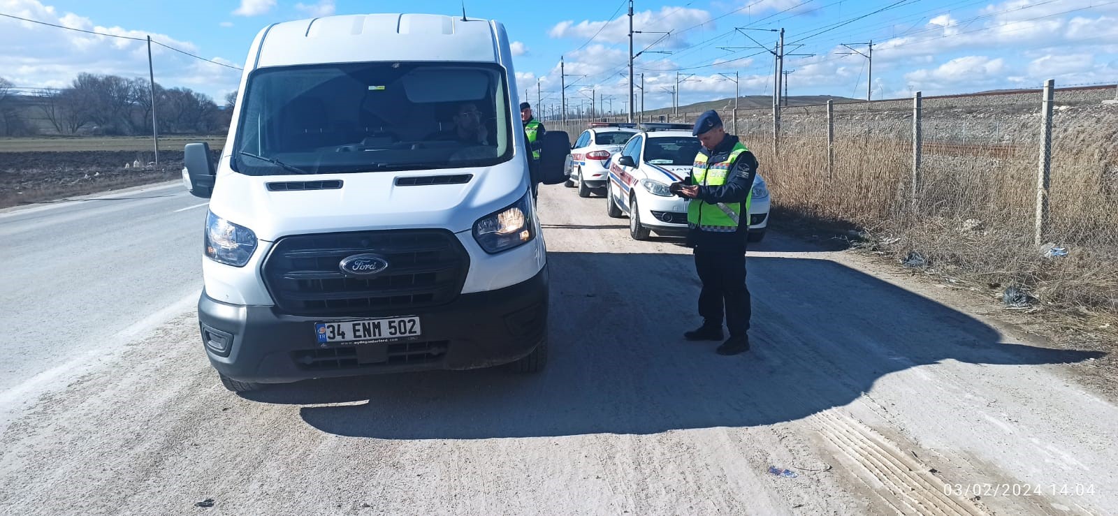 İl genelinde yapılan trafik denetimlerinde binlerce araç kontrol edildi ve cezalar kesildi