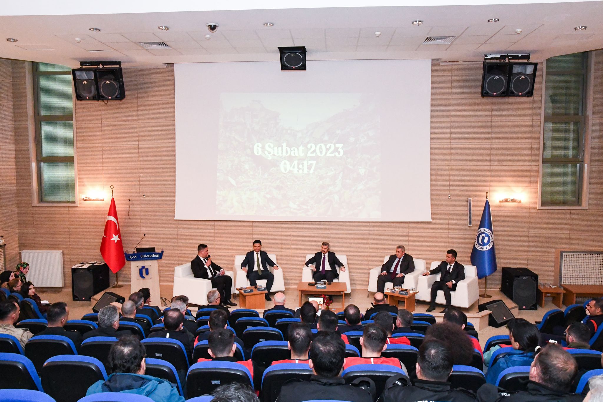 Kahramanmaraş'ta yaşanan asrın felaketinin 1. yıl dönümünde Uşak Üniversitesi'nde anma programı düzenlendi.