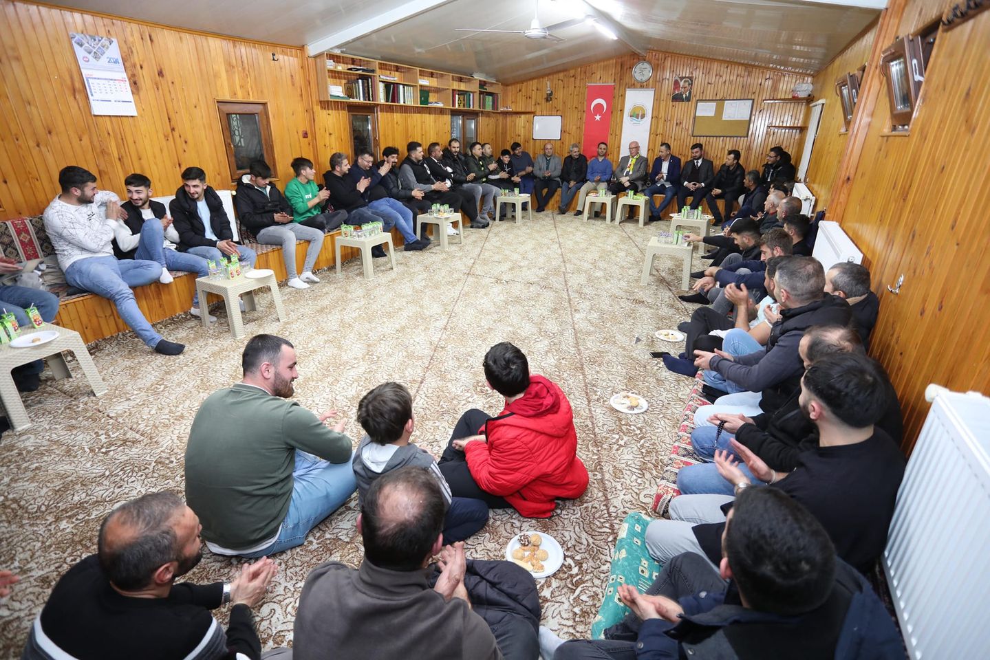 Eskişehir Belediye Başkanı Kazım Kurt, Gençlik Derneği'ne Destek İstedi