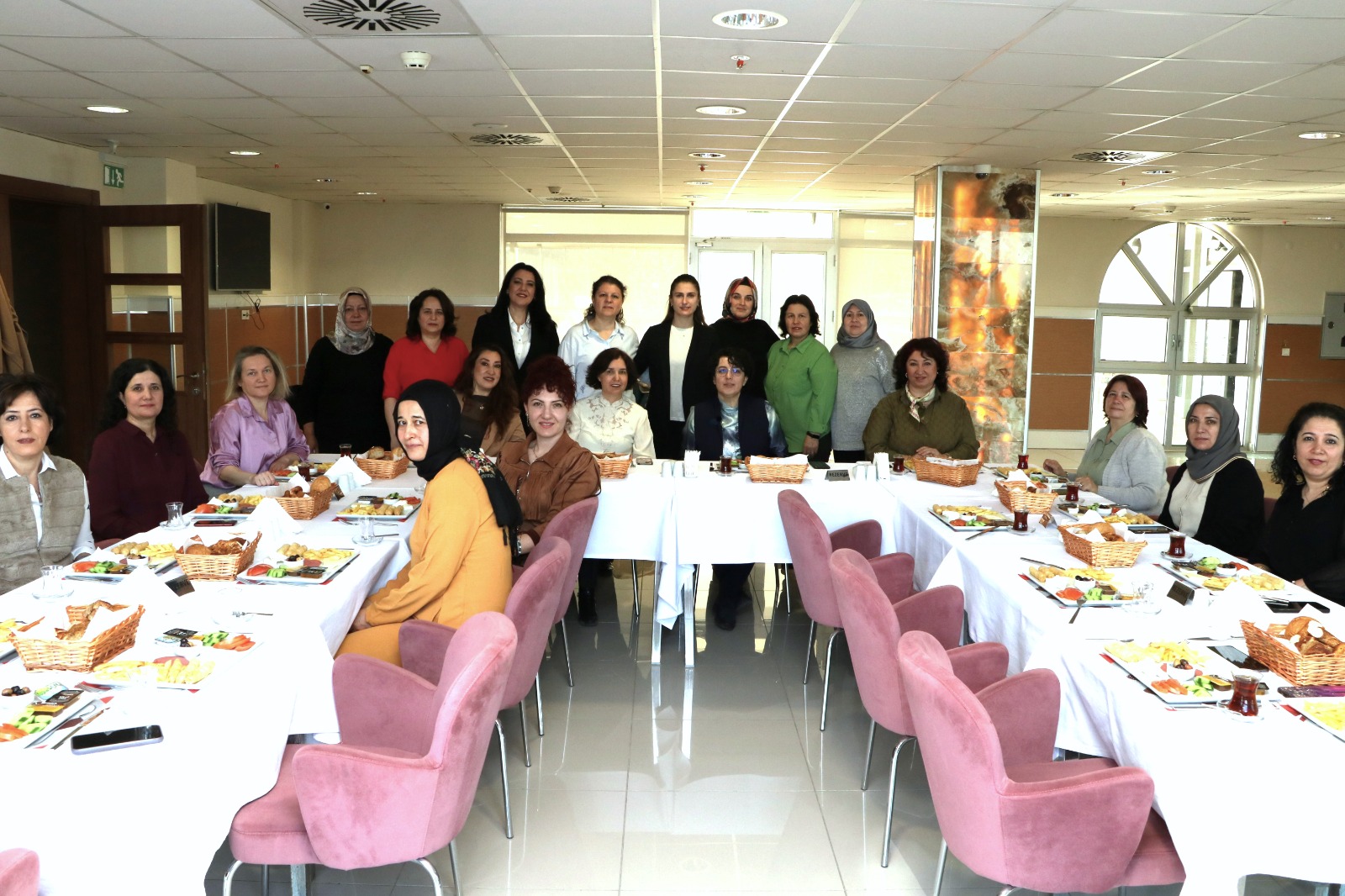 Eskişehir Üniversitesi, Kadın Personellerine Teşekkür Etti ve Özel Etkinlik Düzenledi