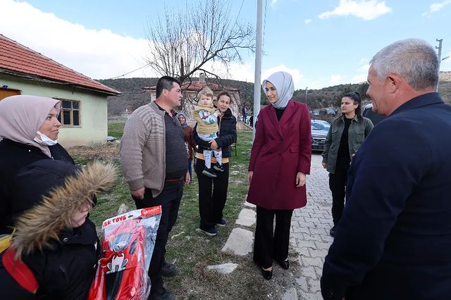 Vali Doç. Dr. Kübra Güran Yiğitbaşı ve Kaymakam Önder Çengel, Şeyhyahşi köyünde ziyaretlerde bulundu.