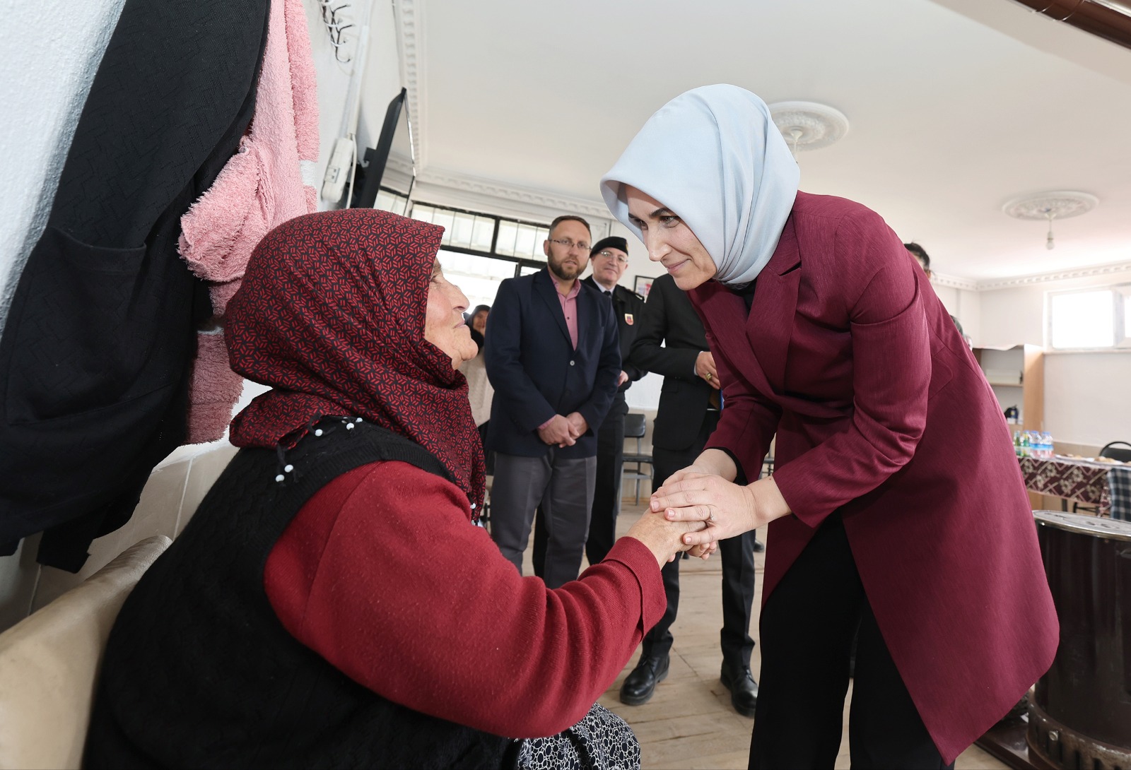 Vali Yiğitbaşı, Sandıklı ilçesindeki köyleri ziyaret ederek halkla buluştu