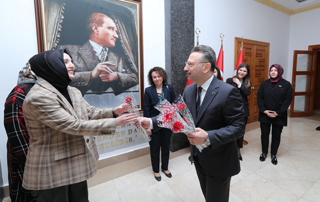 Vali Aksoy, Eskişehir Kadın ve Demokrasi Derneği'ni kabul etti