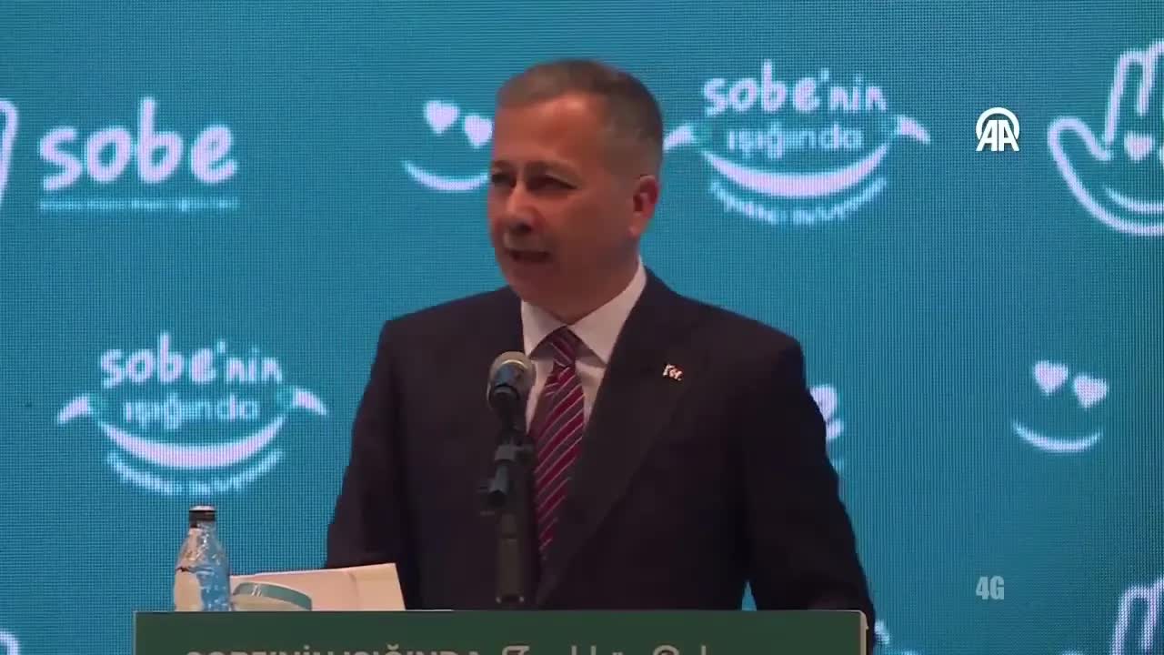 İçişleri Bakanı Ali Yerlikaya, Otizmli Bireyler Eğitim Merkezi'ni ziyaret etti ve eğitim hakkında bilgi alışverişinde bulundu.