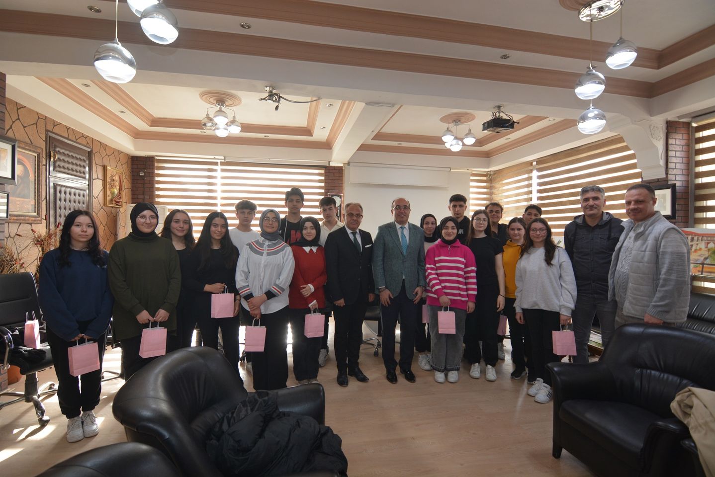 Sandıklı Fen Lisesi Öğrencileri Başkanı Makamında Ziyaret Etti