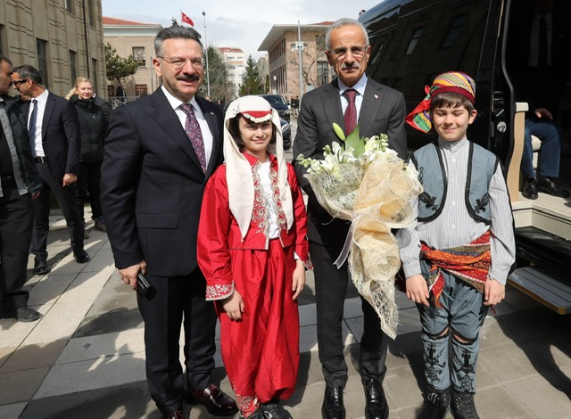 Ulaştırma ve Altyapı Bakanı Abdulkadir Uraloğlu, Eskişehir'e ziyaret gerçekleştirdi