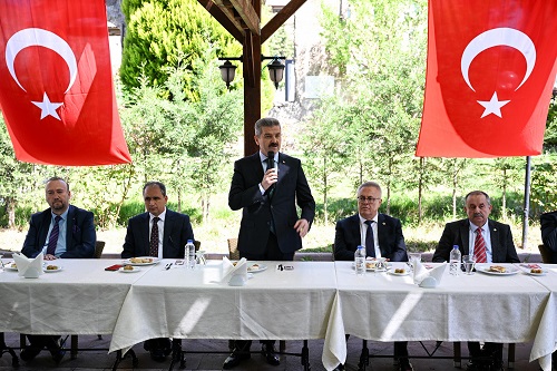 Uşak'ta Bayramlaşma Programı Düzenlendi: Huzur ve Güven İçinde Geçmesi Temenni Edildi