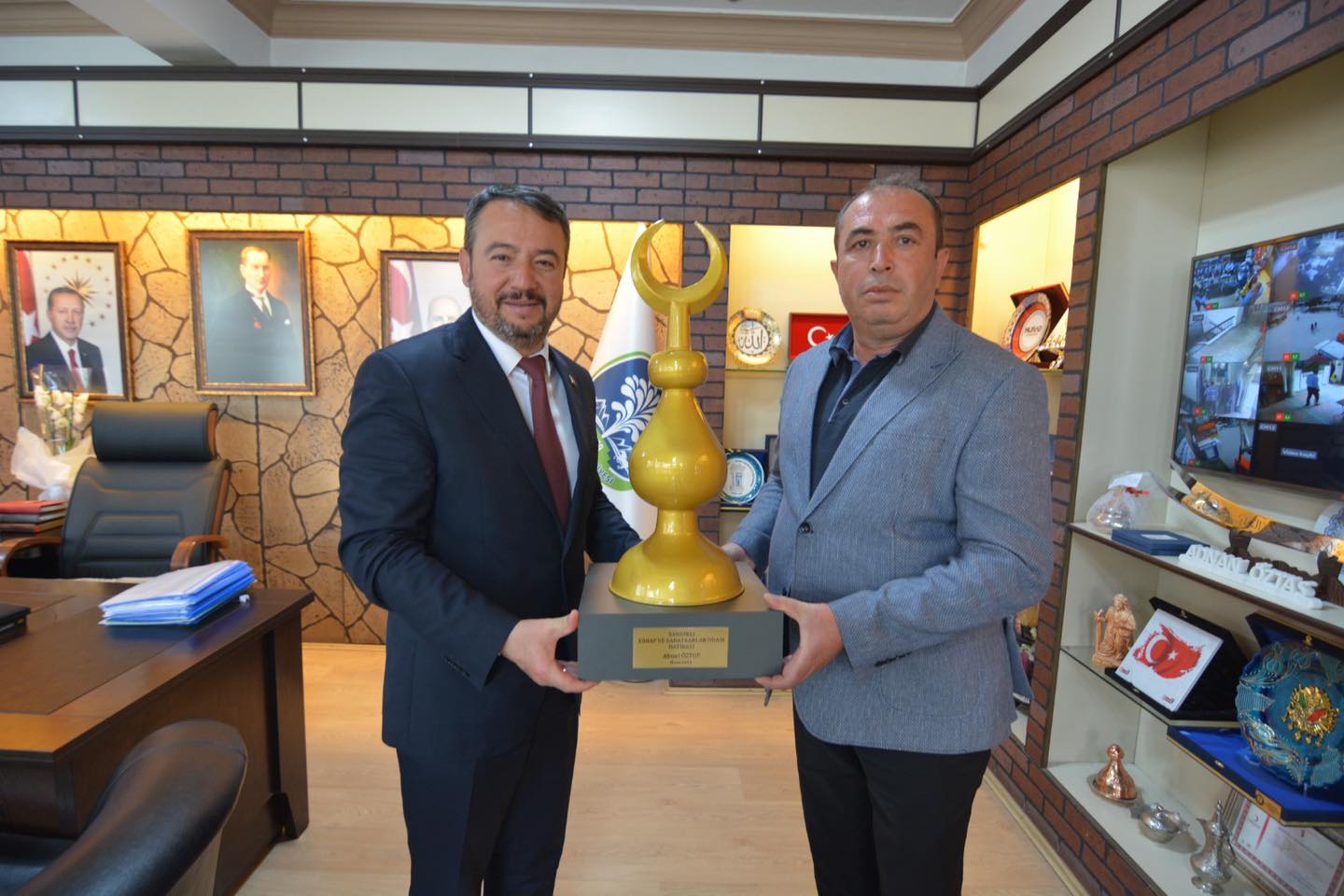 Esnaf ve Sanatkarlar Odası Başkanı Ahmet Öztop Yerel Belediye Başkanını Ziyaret Etti