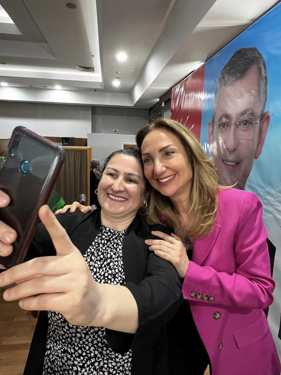 CHP Kadın Kolları Genel Başkanı Aylin Nazlıaka, Cumhuriyet Halk Partisi İlçe Kadın Kolları Kongresi'ne Katıldı