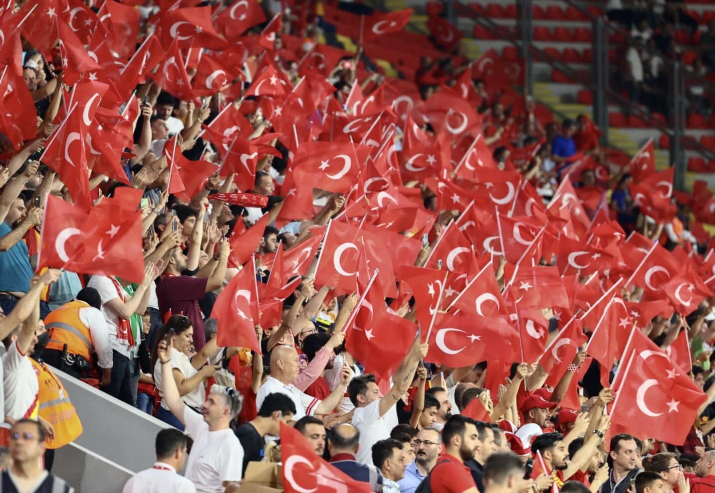 Bitexen Antalyaspor'dan Türkiye A Millî Futbol Takımına Başarı Dileği
