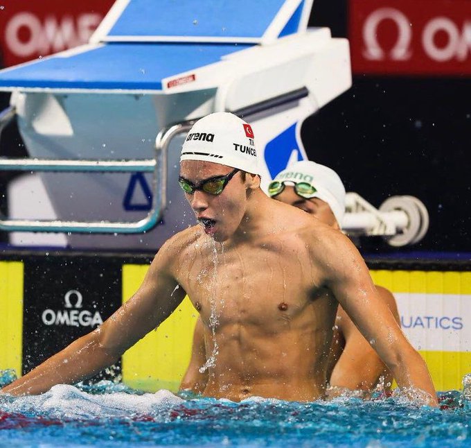 CHP Halkla İlişkiler ve Medyayla İlişkilerden Sorumlu Genel Başkan Yardımcısı Burhanettin Bulut, Avrupa Su Sporları Şampiyonası'nda Milli Yüzücü Kuzey Tunçelli'yi Kutladı