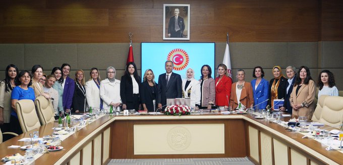 T.C. İçişleri Bakanı Ali Yerlikaya, Kadın Erkek Fırsat Eşitliği Komisyonu Üyelerine Sektördeki Gelişmeleri Anlattı