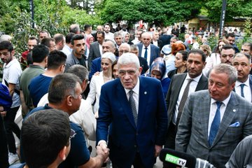 Afyonkarahisar'da Buluşma: Müsavat Dervişoğlu Çay Belediyesi'ni Ziyaret Etti