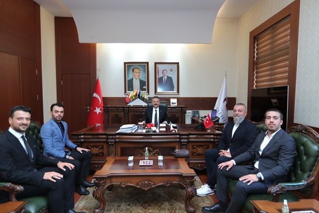 2 Eylül Spor Kulübü Başkanı ve Yöneticileri Vali Aksoy'u Ziyaret Etti