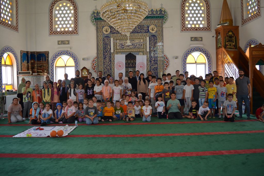 Karahallı'da Kur'an Kursu Öğrencilerine Spor Etkinliği