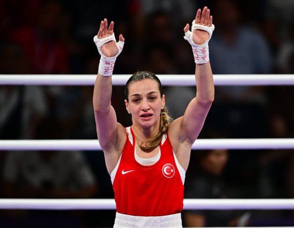 Milli Sporcumuz Buse Naz Çakıroğlu Olimpiyatlarda Gümüş Madalya Kazandı