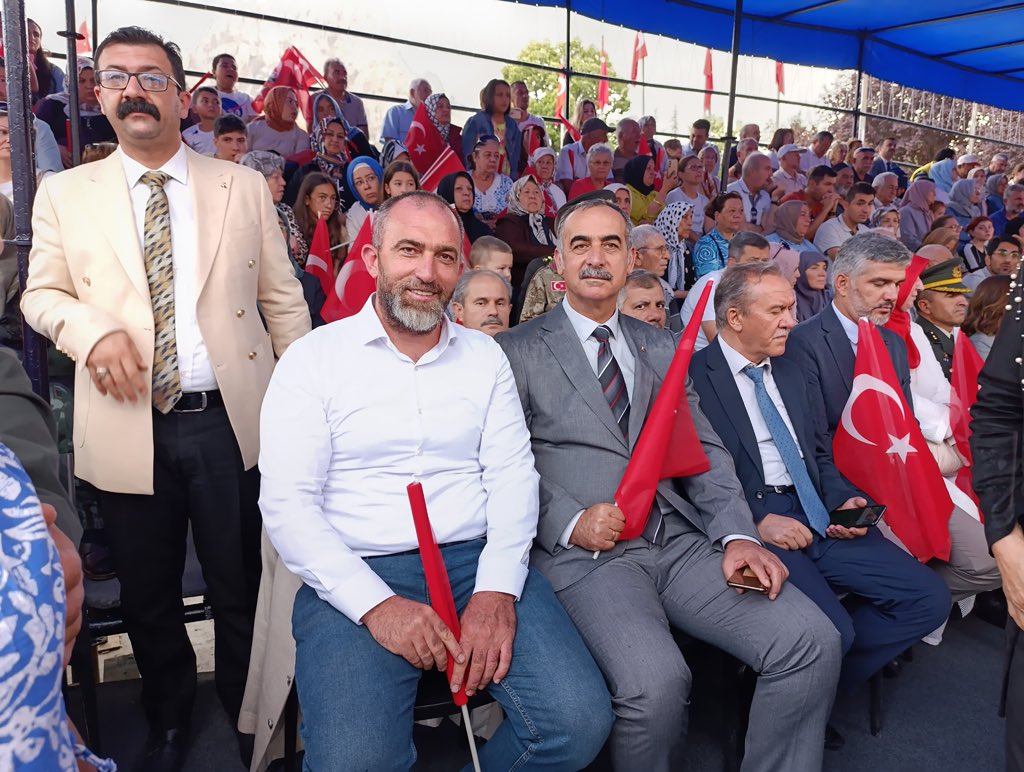 Afyonkarahisar Ticaret ve Sanayi Odası Meclis Başkanı ve Yönetim Kurulu Üyesi Fatih Mühsürler, Kurtuluş Günü Programına Katıldı