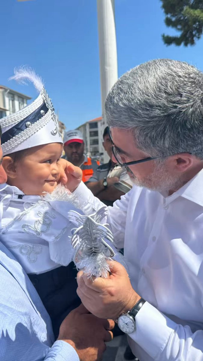 İhsaniye'deki Gençlerin Düğününde Topluluk Biraraya Geldi