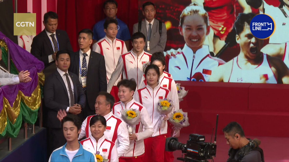 Çinli Olimpiyat Sporcuları Hong Kong'da Unutulmaz Bir Gala Gösterisiyle İzleyicilere Müthiş Anlar Yaşattı