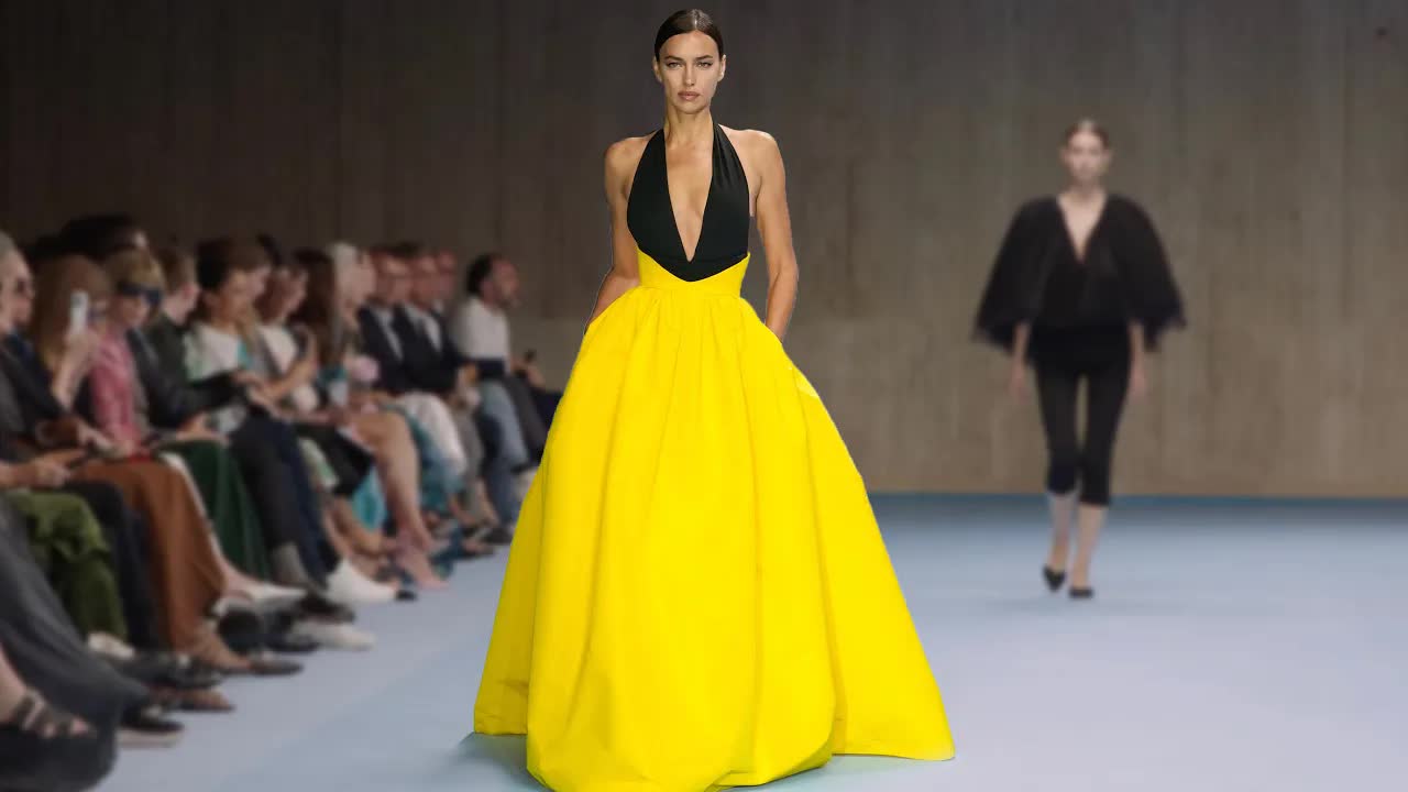 Carolina Herrera'nın 2025 Bahar/Yaz Koleksiyonu Moda Haftası'nda Tanıtıldı