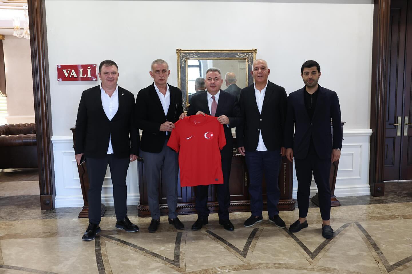 TFF Başkanı Hacıosmanoğlu İzmir Valisi ile Görüştü