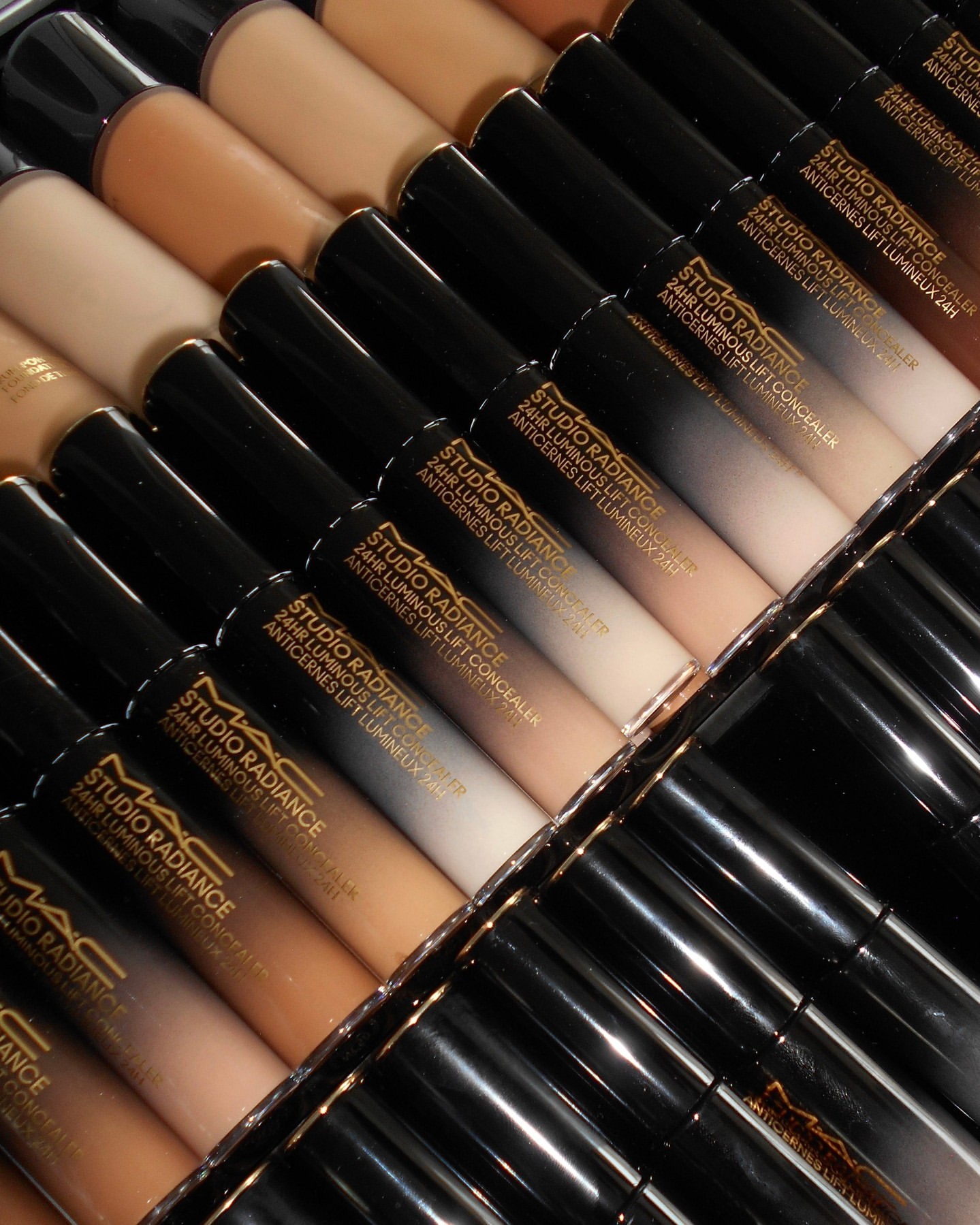 MAC Cosmetics Yeni Ürününü Tanıttı: MAC Studio Radiance 24 Saat Aydınlık Lift Concealer