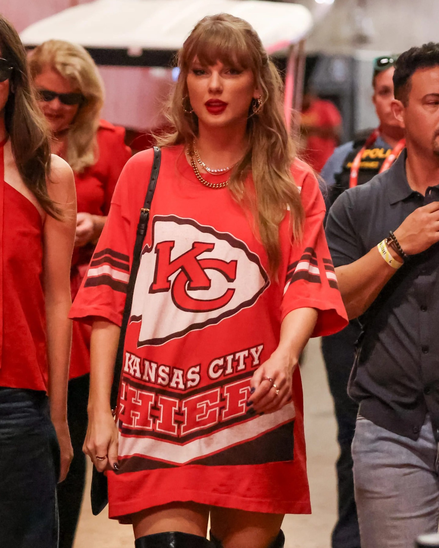 Taylor Swift, Travis Kelce'nin Giysi Dolabını Karıştırdı mı?