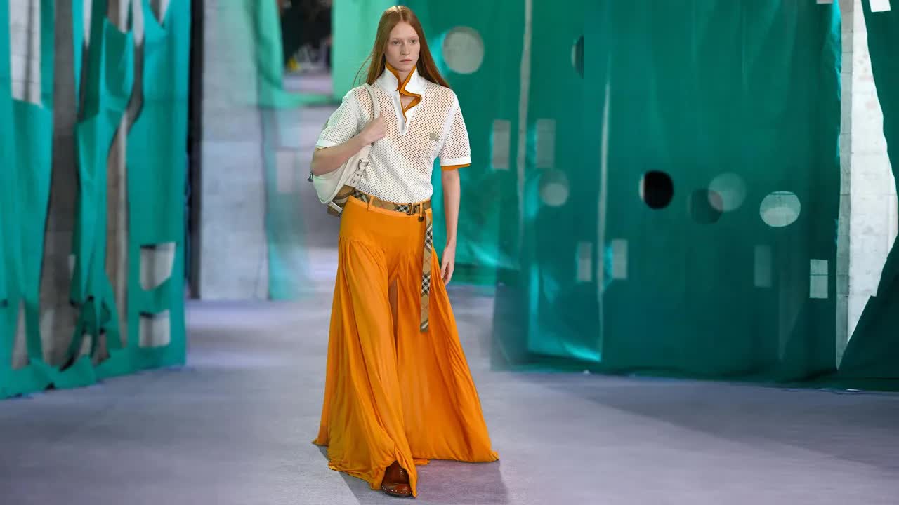 Burberry, Daniel Lee liderliğinde Spring/Summer 2025 koleksiyonunu tanıttı