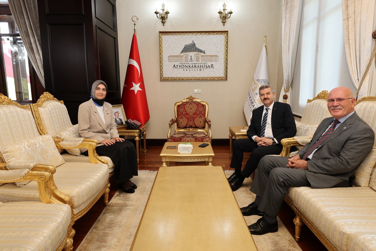 Uşak Valisi Dr. Turan Ergün, Afyonkarahisar Valisi Doç. Dr. Kübra Güran Yiğitbaşı ile Buluştu