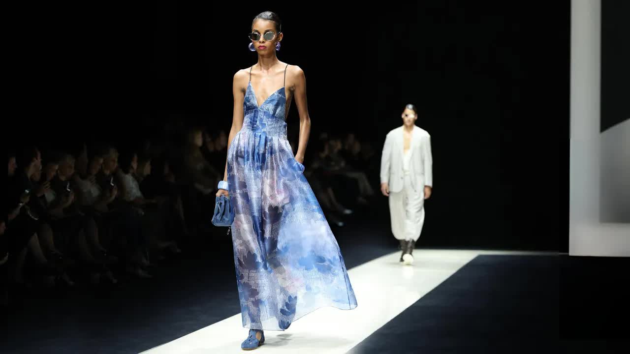 Giorgio Armani, 2025 Bahar/Yaz Koleksiyonunu Milano Moda Haftası'nda Tanıttı