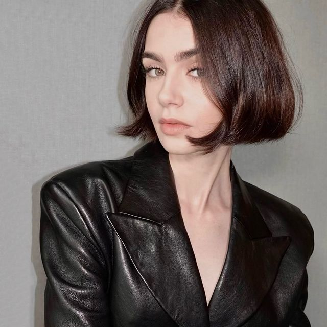 Lily Collins, Emily in Paris Dizisiyle Moda Performansı Sergiledi