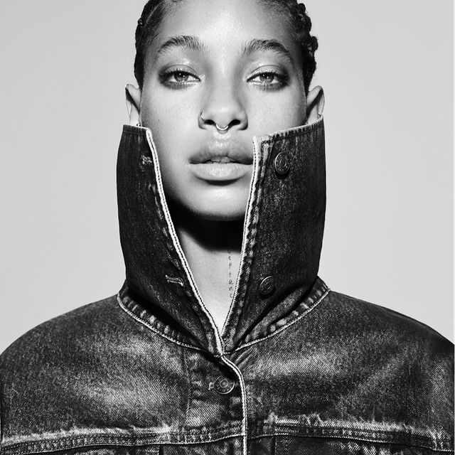 Willow Smith, Yeni Sonbahar/Kış 2024 Koleksiyonuna Oversized Yakalı Tasarımla Öncülük Ediyor