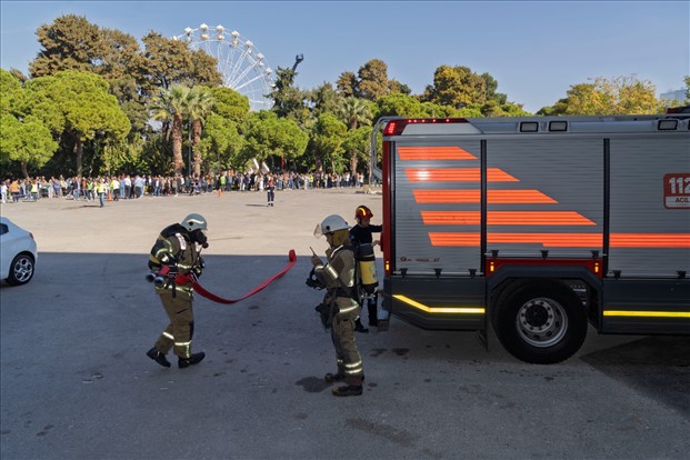 İzmir Büyükşehir Belediyesi, Acil Durumlara Karşı Personeline Yangın Tatbikatı Düzenledi