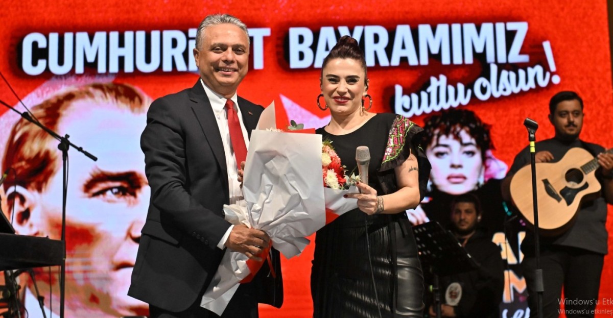 Antalya Muratpaşa Belediye Başkanı Ümit Uysal'dan Cumhuriyet Vurgusu