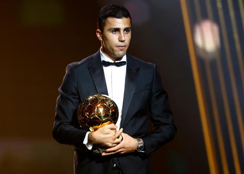 Manchester City'nin Ortasaha Oyuncusu Rodri, Ballon d'Or Ödülünü Kazandı